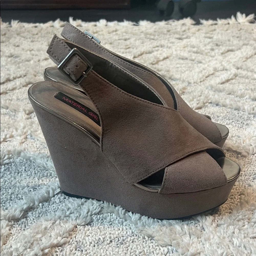 Material Girl Women's taupe Platform Sandals